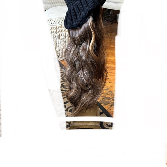 BEANIE W  Brown Wavy Hair Extension FULLY ATTACHED - Picture 12 of 15